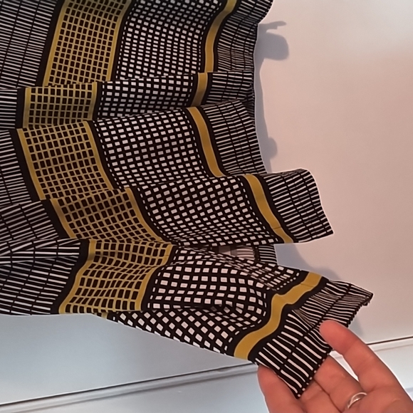 Alfani Sleeveless Top, Size Extra Large. Black, White, Yellow Geometric Print - Picture 5 of 7